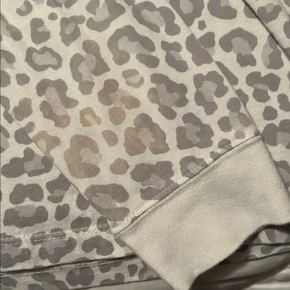 Nike White and Gray Leopard Print Top - Picture 3 of 6